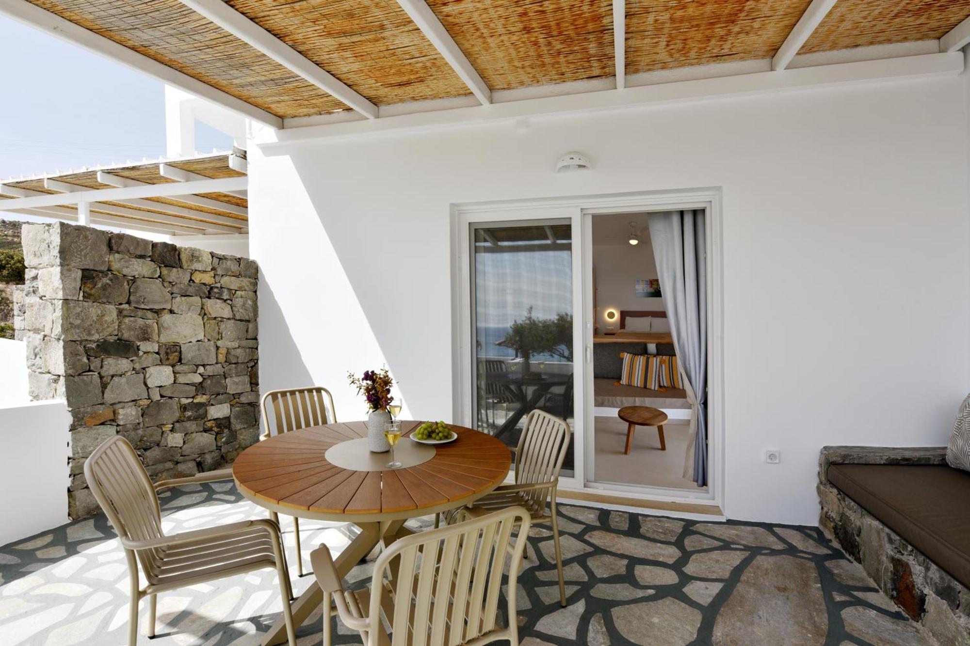 Giourgas Studios&Apartments Provatas Exterior foto